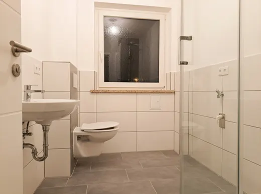 Modern saniertes Badezimmer